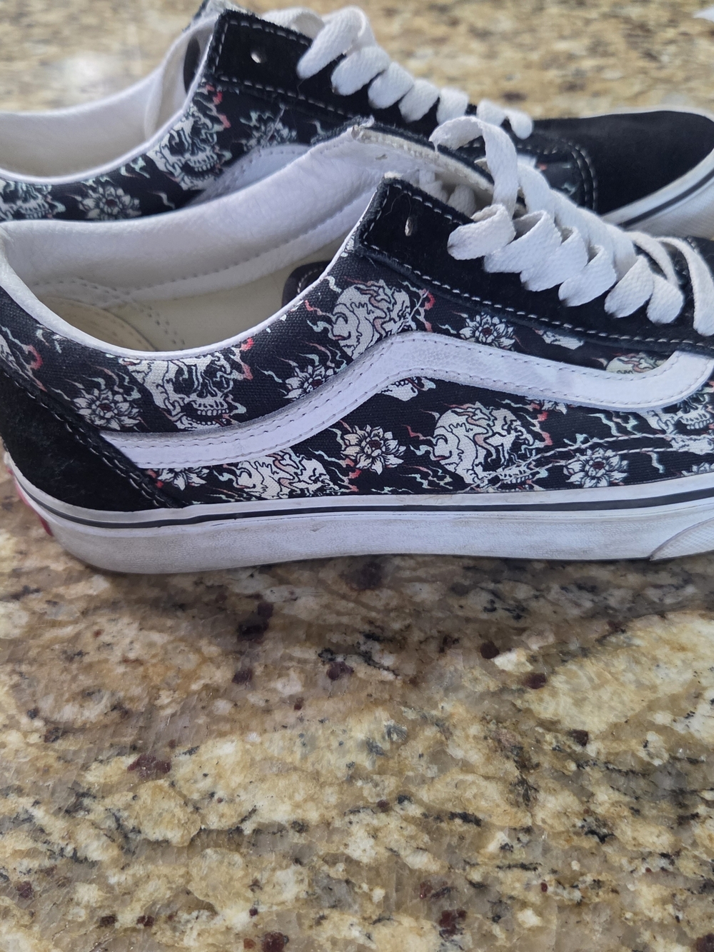 Classic Vans Black Skull Halkoween Skate Sneakers with White Stripe Mens 6.5 - Picture 2 of 4
